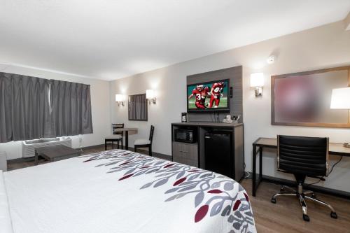 Suite - 1 cama extragrande - No fumadores del hotel Red Roof Inn Clifton Park. Foto 4
