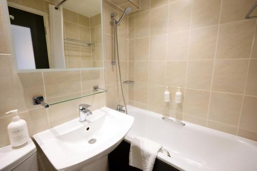 Habitación Individual del hotel Thistle Express London Luton. Foto 2
