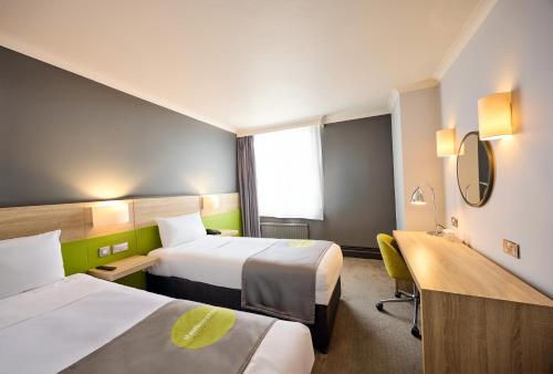 Habitación Doble - 2 camas del hotel Thistle Express London Luton. Foto 1