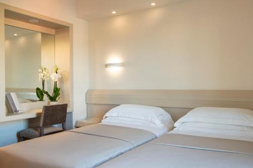 Habitación Doble Estándar - 1 o 2 camas del hotel Grifone Firenze. Foto 6