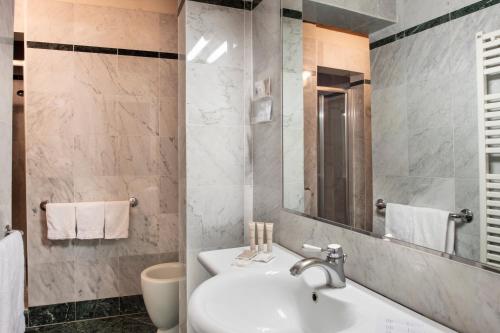 Habitación con 1 cama doble o 2 individuales - Anexo del hotel Grifone Firenze. Foto 1