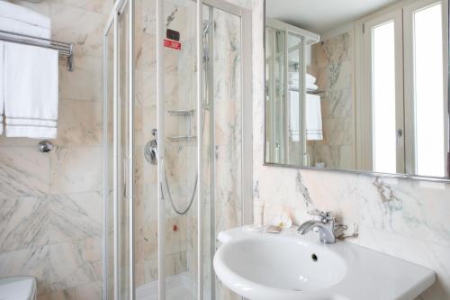 Habitación Doble Estándar del hotel Grifone Firenze. Foto 3