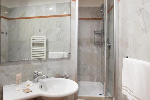 Habitación Triple del hotel Grifone Firenze. Foto 1