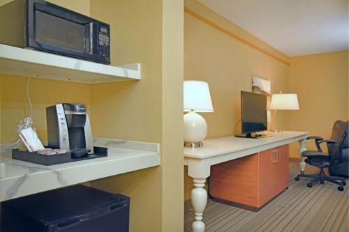 Habitación Doble - 2 camas dobles del hotel Hilton Garden Inn Saratoga Springs. Foto 8