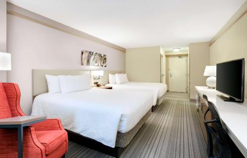 Habitación Queen con dos camas Queen del hotel Hilton Garden Inn Saratoga Springs. Foto 9