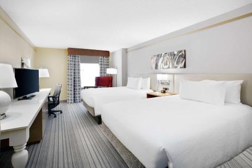 Habitación Queen con dos camas Queen del hotel Hilton Garden Inn Saratoga Springs. Foto 13