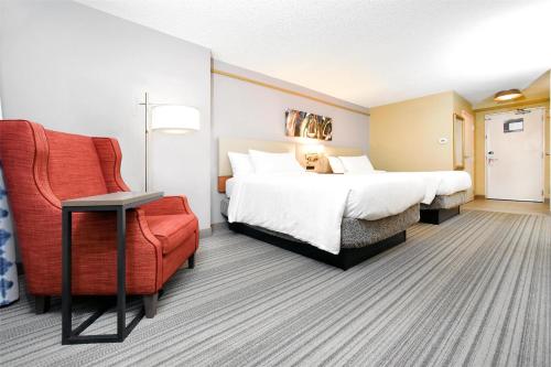 Habitación Queen con dos camas Queen del hotel Hilton Garden Inn Saratoga Springs. Foto 14