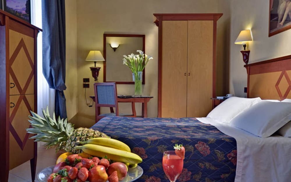 Habitación cuádruple del hotel Corona D’italia. Foto 1