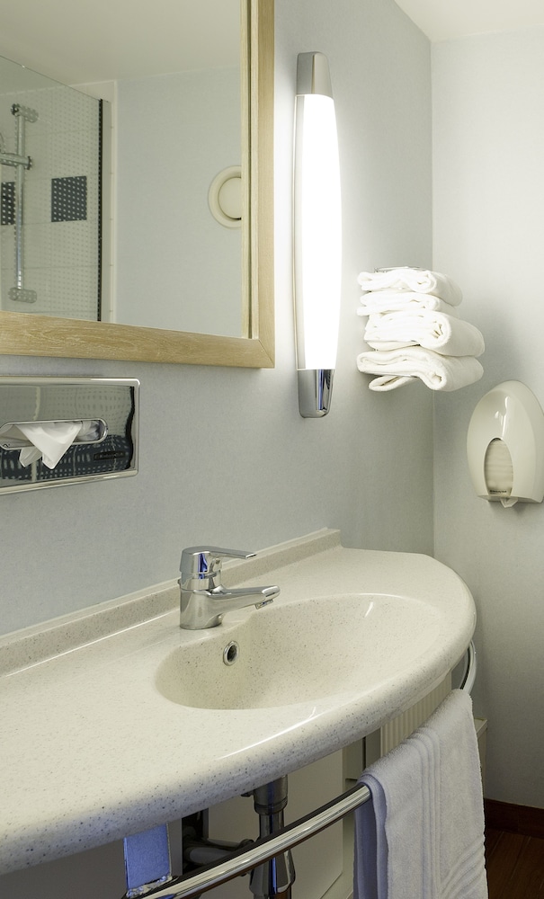 Habitación estándar doble, 1 cama doble del hotel Ibis Styles Louvain La Neuve. Foto 3