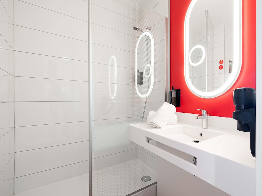 Habitación Estándar con 1 cama doble del hotel Ibis Beziers East Mediterranee. Foto 3