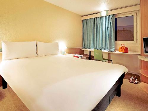 Habitación Doble Estándar del hotel Ibis Strasbourg Aéroport Le Zenith. Foto 4
