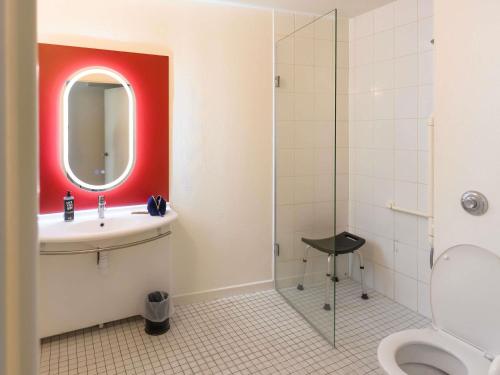 Habitación Doble Estándar del hotel Ibis Strasbourg Aéroport Le Zenith. Foto 5