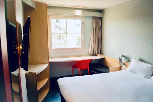 Habitación Doble Estándar del hotel Ibis Strasbourg Aéroport Le Zenith. Foto 9