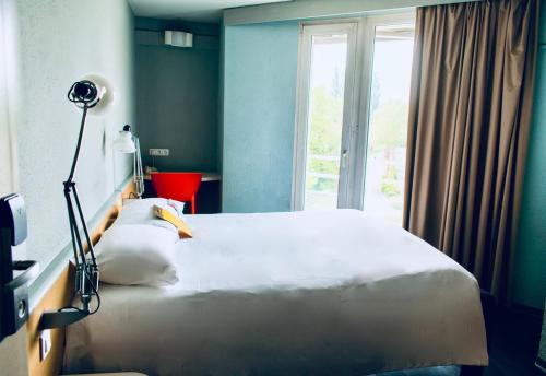 Habitación Doble Estándar del hotel Ibis Strasbourg Aéroport Le Zenith. Foto 10