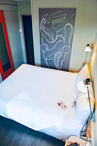 Habitación Doble Estándar del hotel Ibis Strasbourg Aéroport Le Zenith. Foto 11