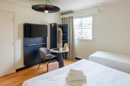 Habitación Estándar - 1 cama doble y 1 individual del hotel Ibis Strasbourg Aéroport Le Zenith. Foto 4