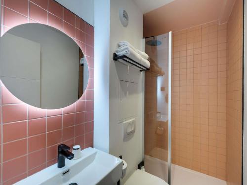 Habitación Doble Estándar - 2 camas del hotel Ibis Styles Paris Cadet Lafayette