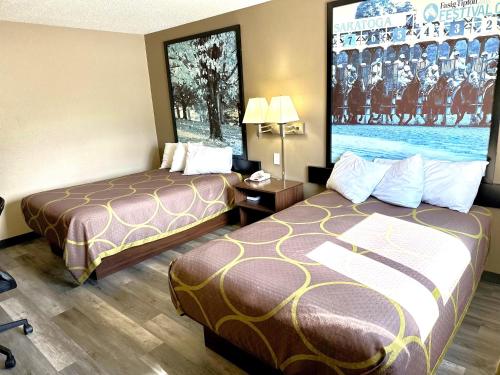 Habitación Doble Deluxe con 2 camas dobles - No fumadores del hotel Super 8 by Wyndham Latham - Albany Airport. Foto 13