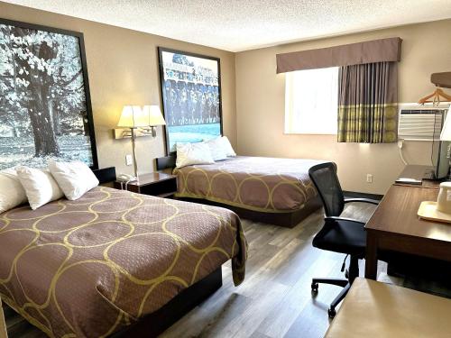 Habitación Doble Estándar para no fumadores - 2 camas dobles del hotel Super 8 by Wyndham Latham - Albany Airport. Foto 10