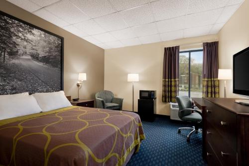 Habitación Doble con bañera - Adaptada para personas de movilidad reducida/con discapacidad auditiva - No fumadores del hotel Super 8 By Wyndham Liverpool/syracuse North Airport. Foto 3