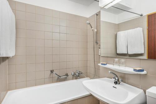 Habitación Doble Estándar del hotel Danubius Hungaria City Center. Foto 1