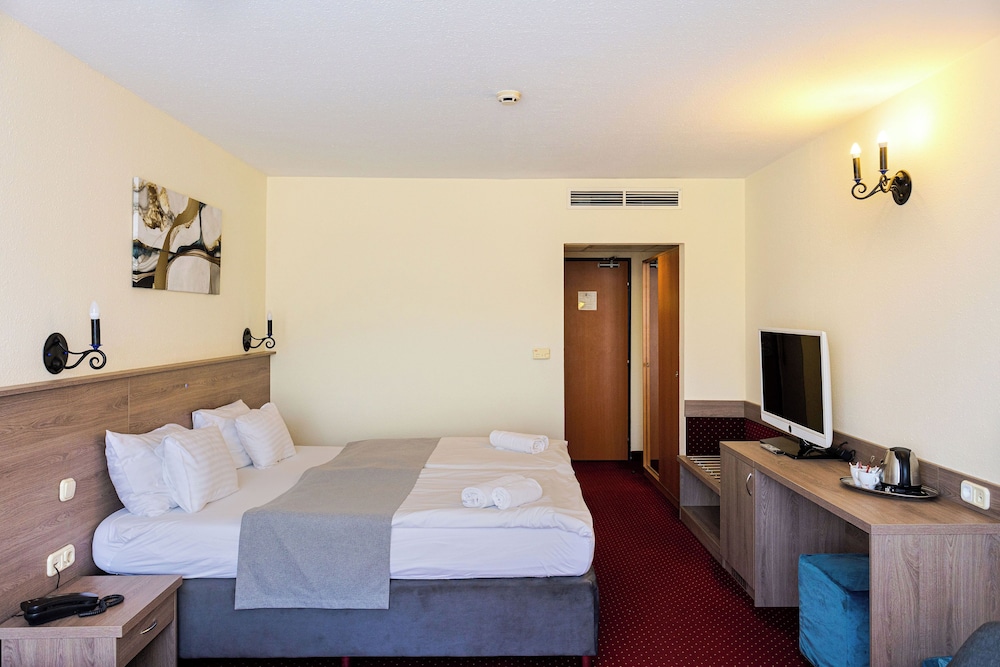 Habitación estándar con 1 cama doble o 2 individuales del hotel Mediterran. Foto 3