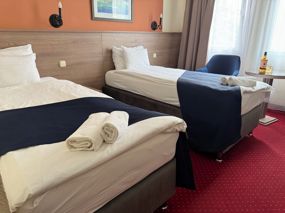 Habitación estándar con 1 cama doble o 2 individuales del hotel Mediterran. Foto 4