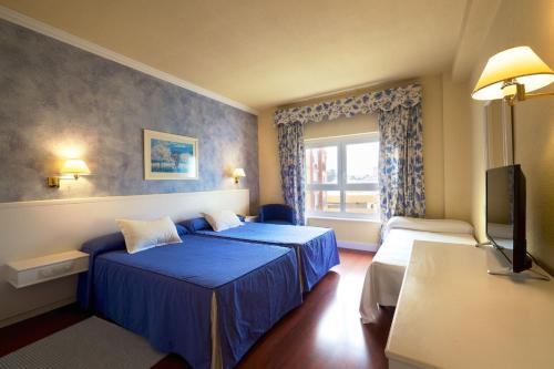 Habitación Triple del hotel Guadalquivir. Foto 1