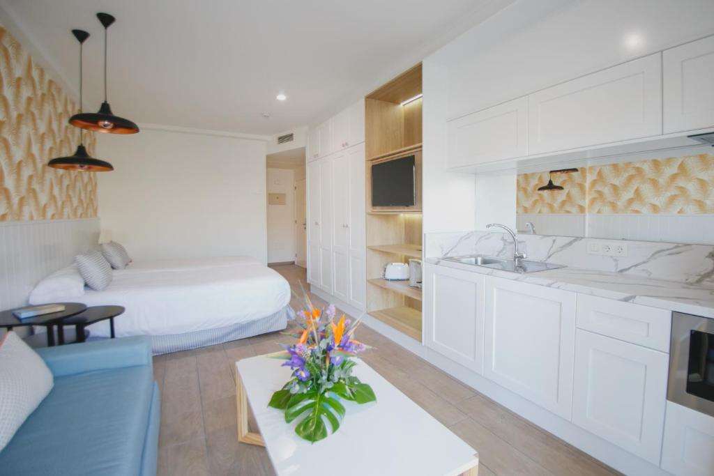 Estudio del hotel Los Olivos Beach Resort. Foto 1