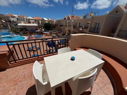 Suite con Vistas a la Piscina del hotel Yucca Park. Foto 12