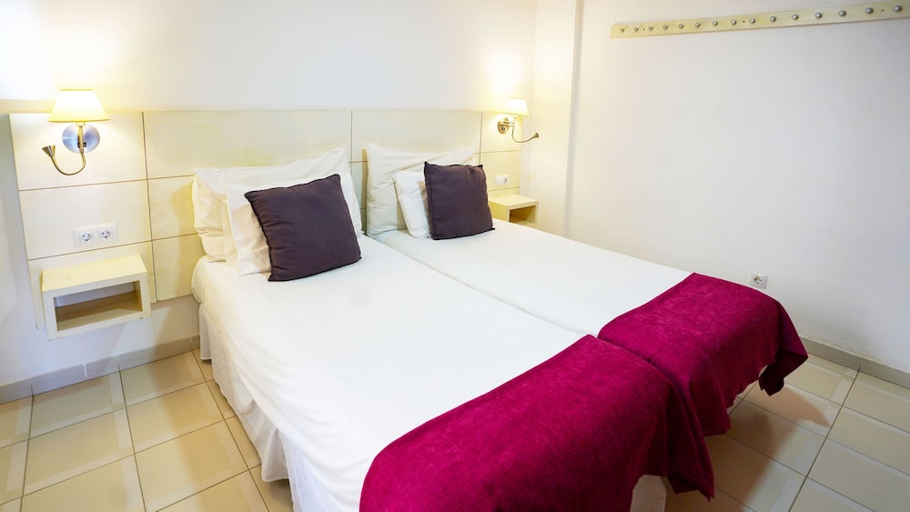 Apartamento Vista Piscina Balcón o Terraza 1 habitación Sofá Cama incluido 2 Camas individuales kitchenette Normal del hotel Coral Compostela Beach