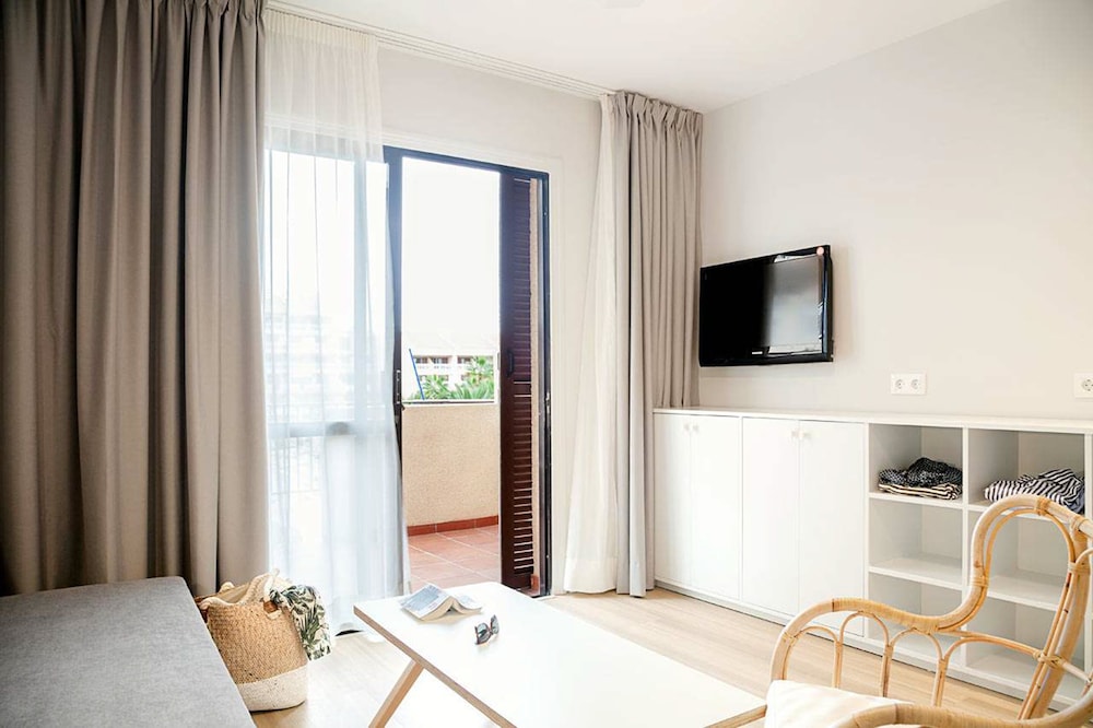 Apartamento Balcón o Terraza Superior 1 habitación 4 camas individuales kitchenette Normal del hotel Coral Compostela Beach. Foto 8