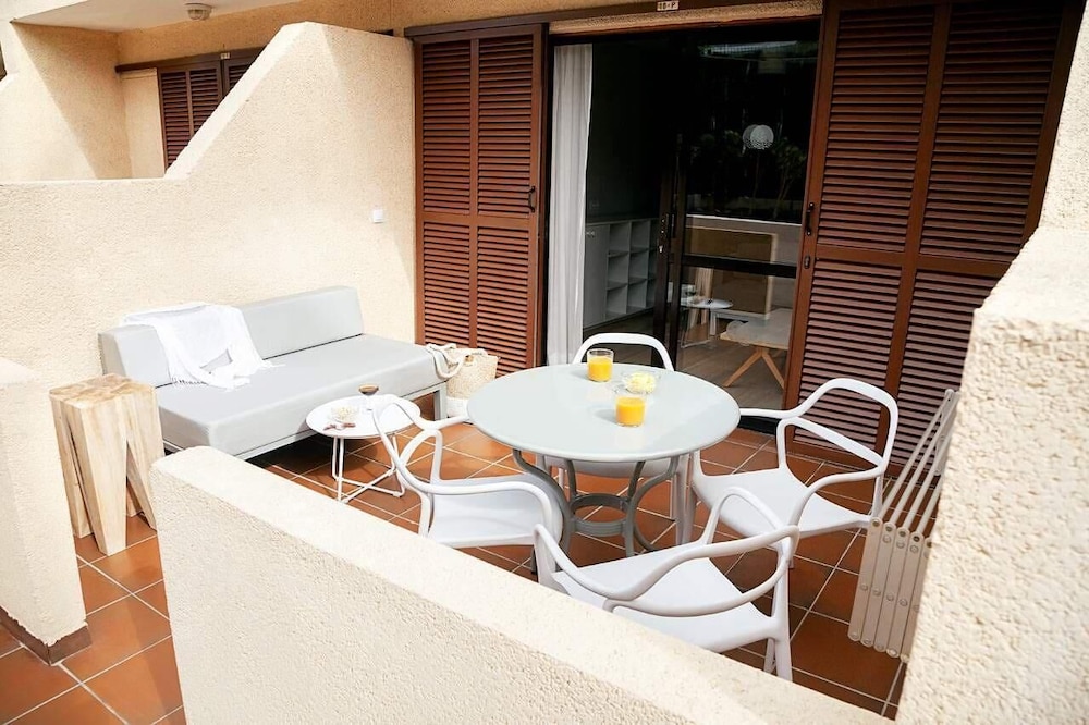 Apartamento Vista Piscina Balcón o Terraza Superior 1 habitación Sofá Cama incluido 2 Camas individuales kitchenette del hotel Coral Compostela Beach. Foto 24