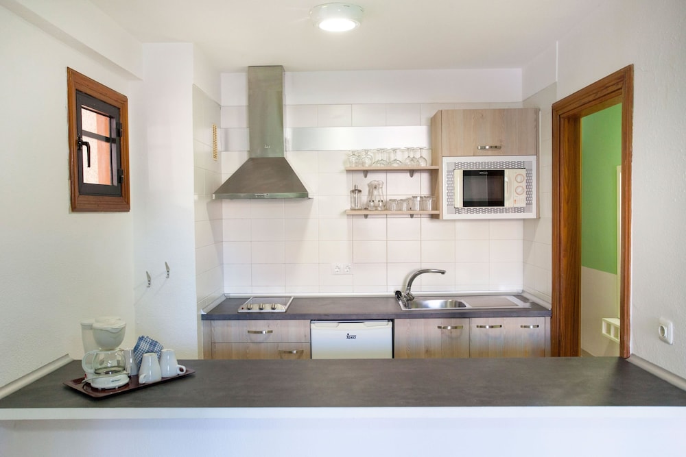 Apartamento Vista Piscina Balcón o Terraza 1 habitación Sofá Cama incluido 2 Camas individuales kitchenette del hotel Coral Compostela Beach. Foto 8