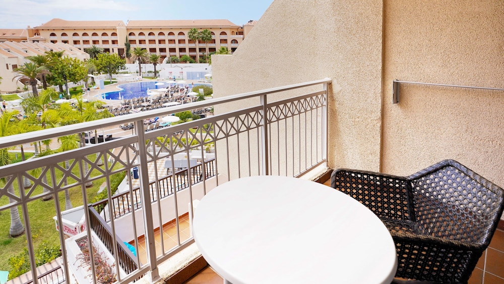 Apartamento Vista Piscina Balcón o Terraza 1 habitación 2 Camas individuales kitchenette del hotel Coral Compostela Beach. Foto 6