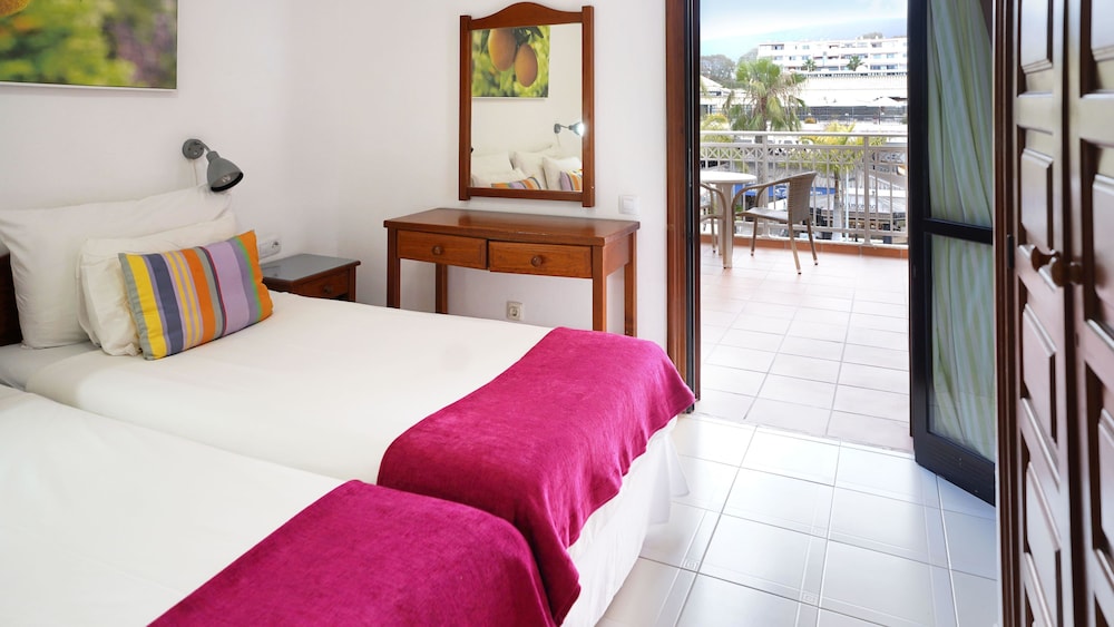 Apartamento Balcón o Terraza 2 habitaciones 3 camas individuales kitchenette del hotel Coral Compostela Beach. Foto 1
