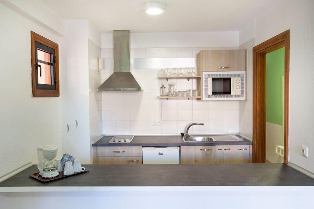 Apartamento Balcón o Terraza 1 habitación Sofá Cama incluido 2 Camas individuales kitchenette del hotel Coral Compostela Beach. Foto 8