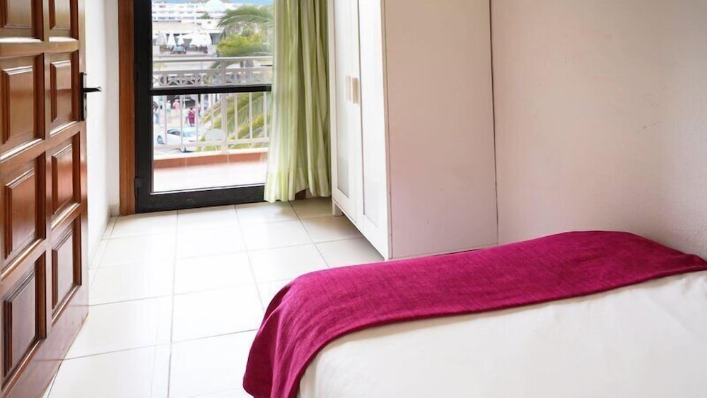 Apartamento Balcón o Terraza 2 habitaciones 3 camas individuales del hotel Coral Compostela Beach. Foto 2