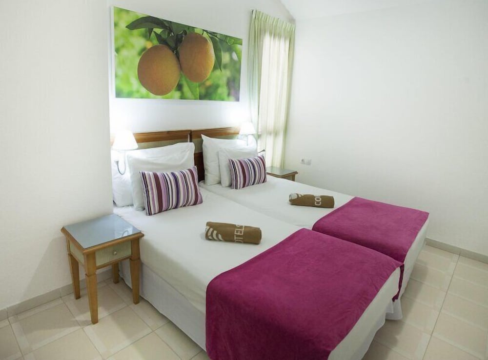 Apartamento Balcón o Terraza 2 habitaciones Sofá Cama incluido 4 camas individuales del hotel Coral Compostela Beach. Foto 5