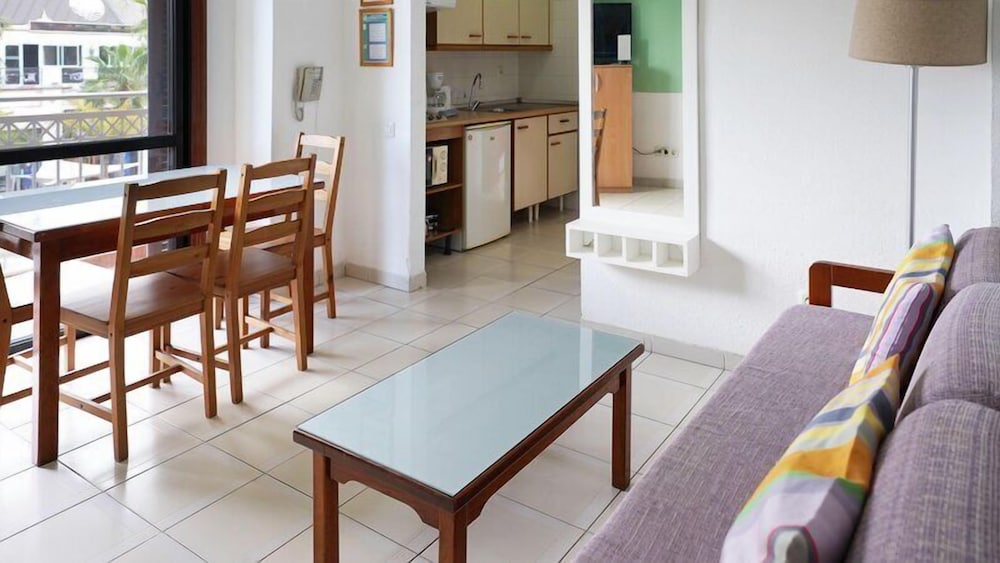Apartamento Balcón o Terraza 2 habitaciones Sofá Cama incluido 4 camas individuales del hotel Coral Compostela Beach. Foto 7