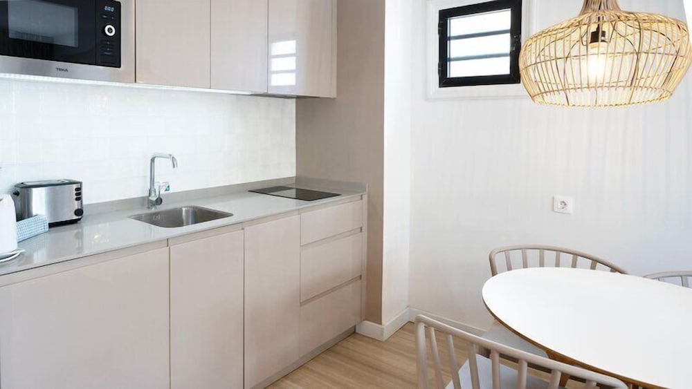 Apartamento Balcón o Terraza Superior 1 habitación 3 camas individuales kitchenette del hotel Coral Compostela Beach. Foto 20