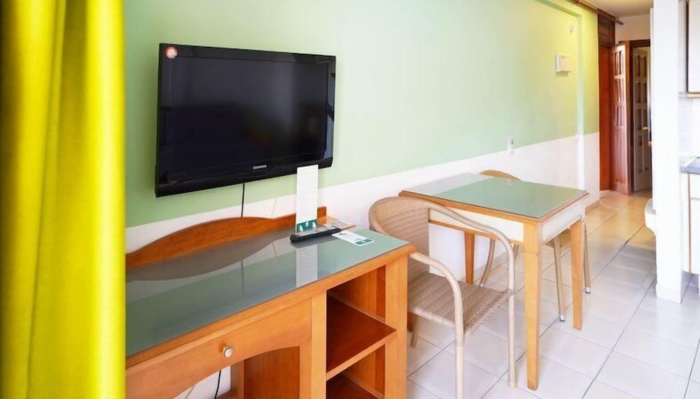 Apartamento Vista Piscina Balcón o Terraza 1 habitación Sofá Cama incluido 2 Camas individuales kitchenette del hotel Coral Compostela Beach. Foto 5