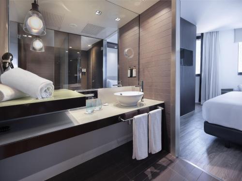 Suite Junior del hotel Barcelona Condal Mar Affiliated By Meliá