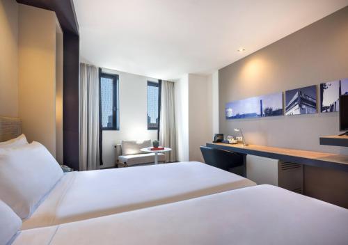 Habitación Premium del hotel Barcelona Condal Mar Affiliated By Meliá. Foto 9