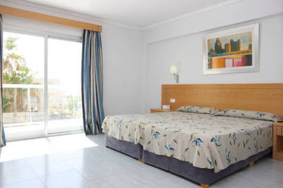 Habitación familiar del hotel Cabogata Jardín. Foto 2