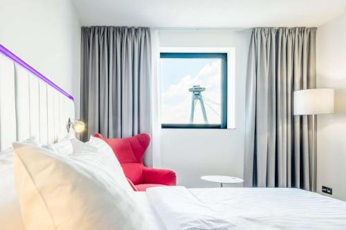 Habitación Superior con vistas al río del hotel Park Inn By Radisson Danube Bratislava. Foto 6
