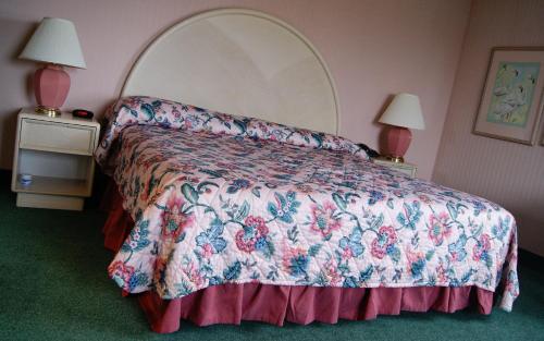 Habitación Doble Deluxe del hotel Meadow Court Inn - Ithaca. Foto 1