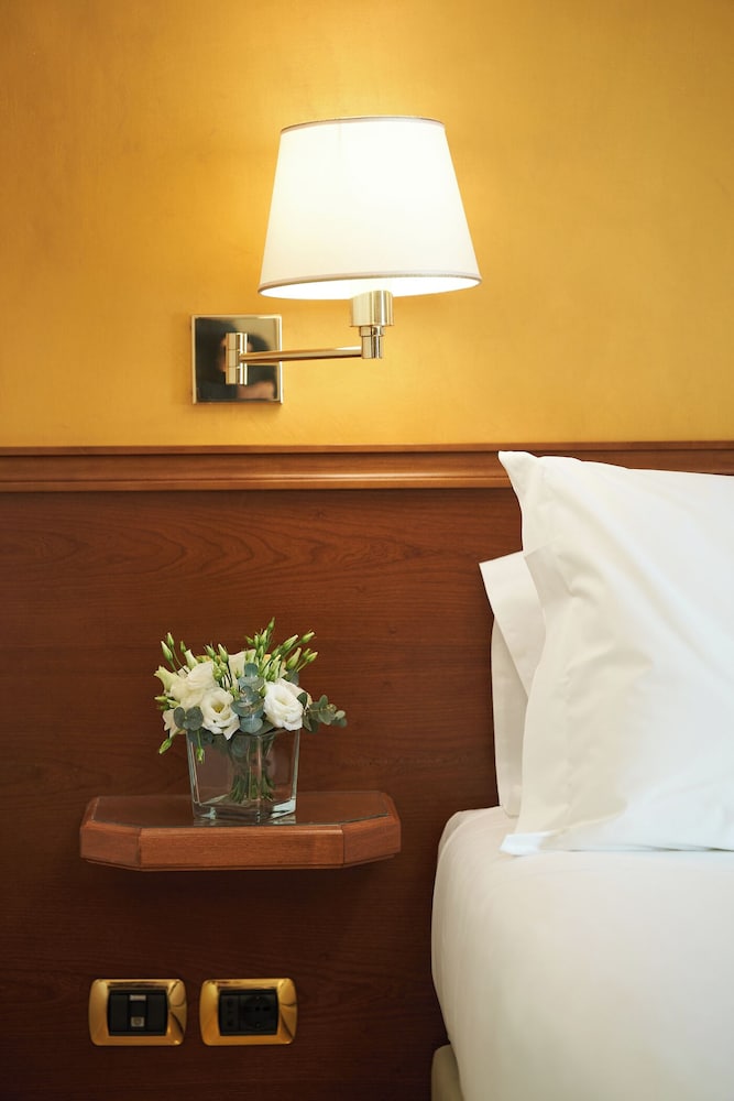 Habitación Doble Superior del hotel UNAHOTELS Galles Milano. Foto 3