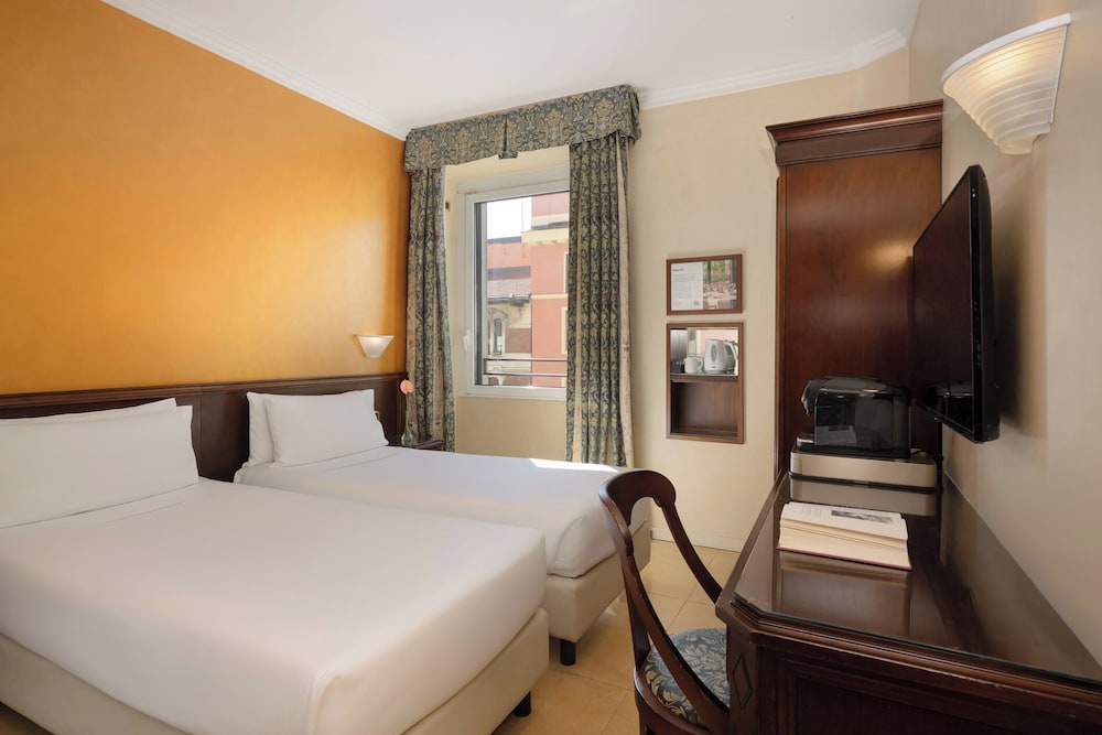 Habitación superior con 2 camas individuales del hotel UNAHOTELS Galles Milano. Foto 2