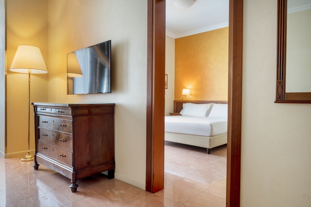 Suite (with Sofa Bed) del hotel UNAHOTELS Galles Milano. Foto 1